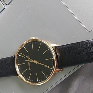 Michael Kors Pyper 33 millimeter stainless steel black and gold